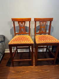 **Classic Wooden Bar Stools - Set of 2**