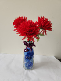 13 inch tall red Chrysanthemum silk flowers with glass vase $5