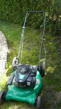 Weed Eater gas lawnmower / Tondeuse à essence Weed Eater