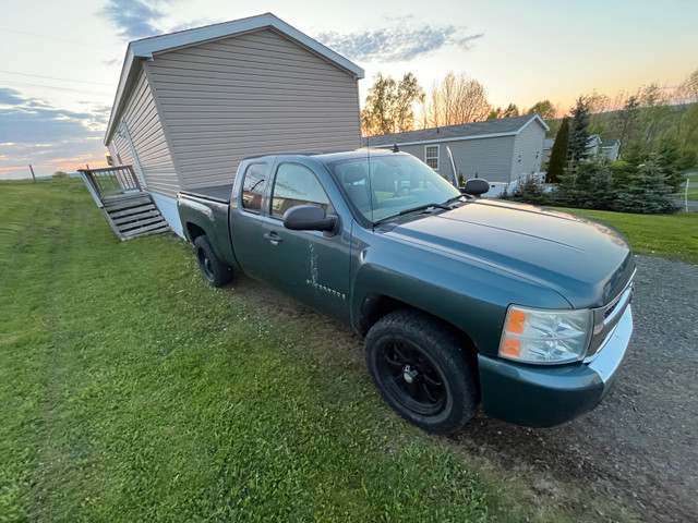 2009 Chevrolet Silverado 1500 LS 4x4 in Cars & Trucks in Fredericton - Image 2