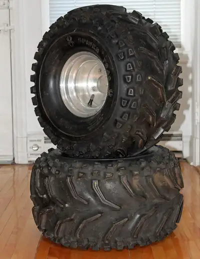 2 pneus pour VTT Dick Cepek Spider Trac 22x12.50-8 sur roues en aluminium bolt pattern 4'' (101,6mm)...