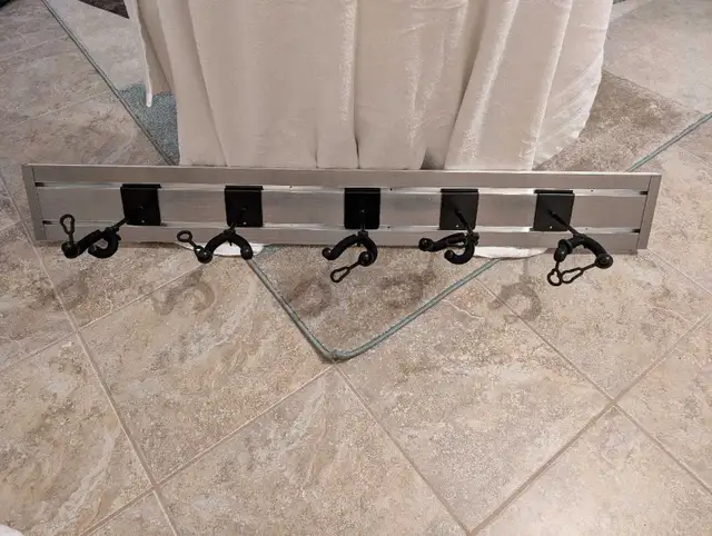 DiamondLife Guitar Hanger for sale in Guitars in City of Montréal - Image 2