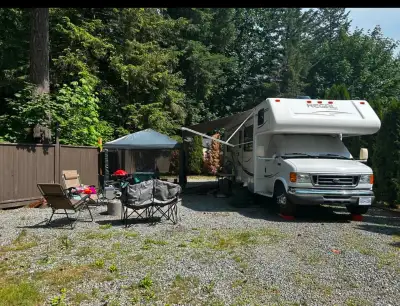 Mara Lake BC Recent passed Inspection with no problems 28 Foot Diesel C Class Net Weight 5875 Towing...
