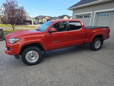 2018 Toyota Tacoma TRD Sport 4x4, 6 foot box, tonneau cover, Custom leather seats, heated seats, 9in...
