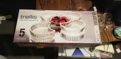 Circleware Trellis Dish Set, View more