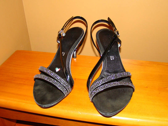 Like New Italian Made Sandals Size 6 / Size 36 in Women's - Shoes in Vernon - Image 2