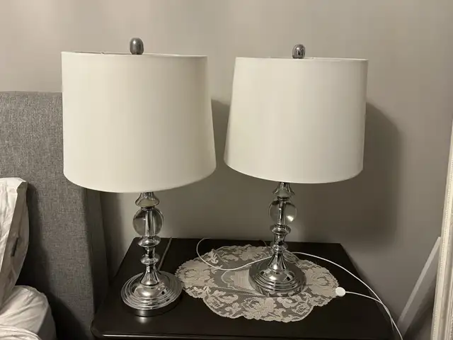 Lamp with shade in Indoor Lighting & Fans in Mississauga / Peel Region - Image 2