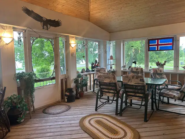  3 Bed, 2 Bath Lakefront Home on 5 Acres in Houses for Sale in Winnipeg - Image 4