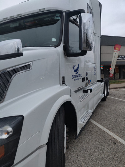 2018 volvo semi truck D13 VNL670