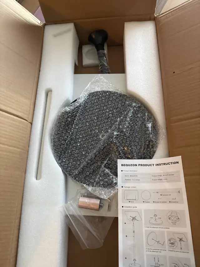 BEQUZON Floor Lamp in Indoor Lighting & Fans in Markham / York Region - Image 3