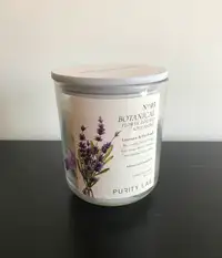 Bougie de soja infusée de flours/  Flower infused soy candle