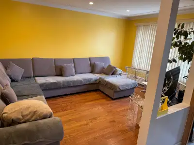 Large 5&1/2 with play room and garage parking