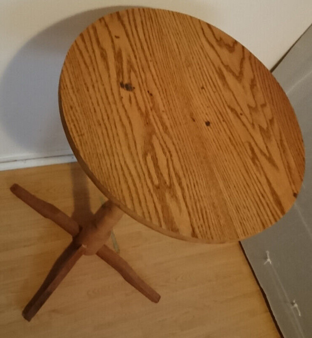 Vintage Small Decorative Wooden Round Table in Other Tables in Oshawa / Durham Region - Image 4