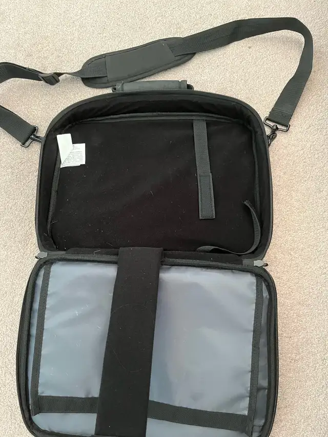 Kensington laptop case in Laptop Accessories in Mississauga / Peel Region - Image 5