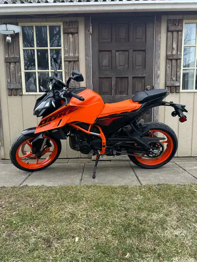 2024 KTM 390 Duke only 643km buy new without the tax.