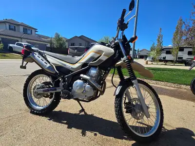 This reliable Yamaha XT250 dual-sport motorcycle is in great condition with only 1,490 km on the odo...
