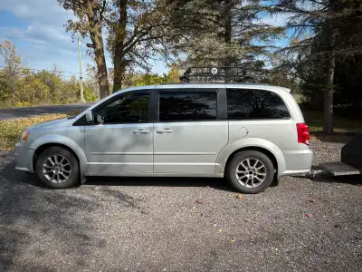 Conversion van or original 7 seater. Easy set up or pull out. 3.6 vvt, solid motor w/113580 km full...