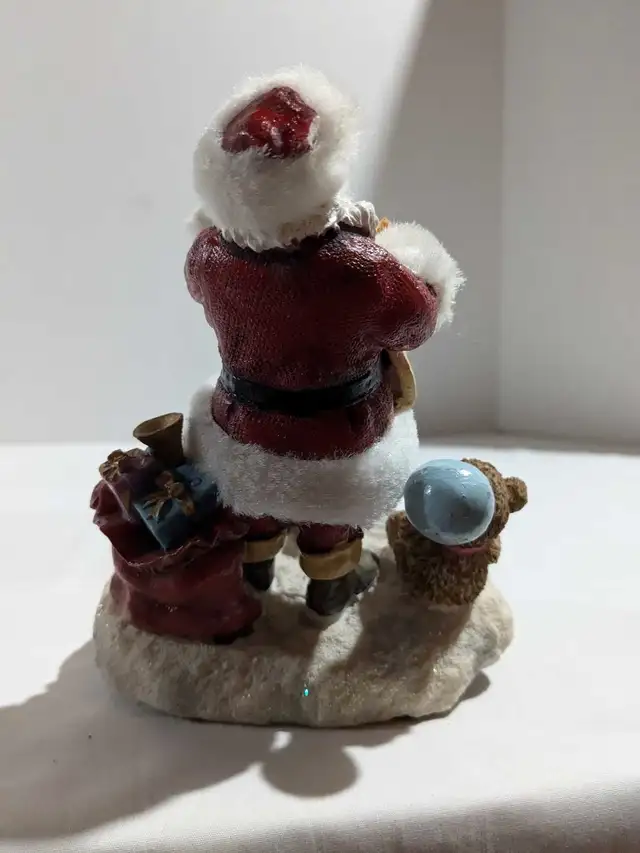 VTG Cast Iron stocking holder Santa with list in Holiday, Event & Seasonal in Charlottetown - Image 3
