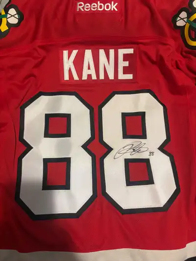 Patrick Kane jersey auto XL, View more