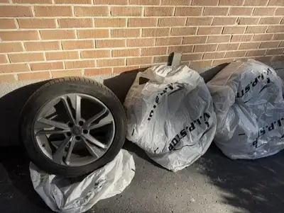 Audi Q3 Pirelli Scorpion with mags 235 x 50 x R19 , used 1 season , good condition - location Granby