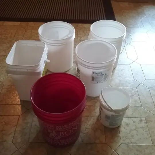 6 BUCKETS