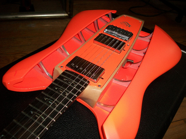 RKS Ribbed Orange Krush 2005 Excellent with OHSC in Guitars in Ottawa - Image 2