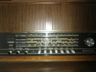 Radio Grundig Un seul poste fonctionnel
