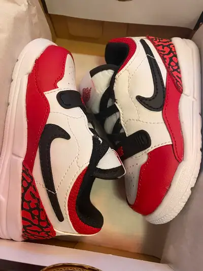 CD9056-116 Toddler Jordan shoes New condition Size: 6C $45 cash only