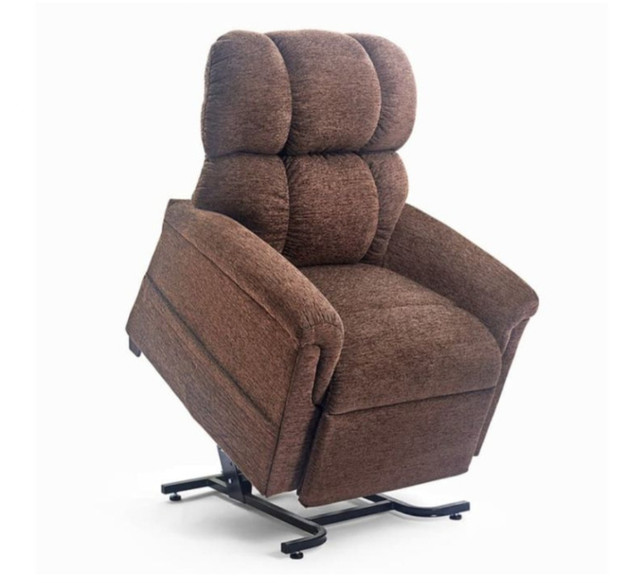 Chair Reclining in Chairs & Recliners in Mississauga / Peel Region