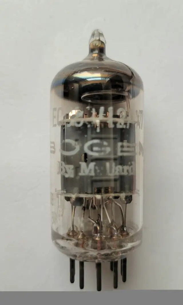 SELLING OFF OUR DAD'S VINTAGE TUBE COLLECTION in Other in City of Toronto - Image 4