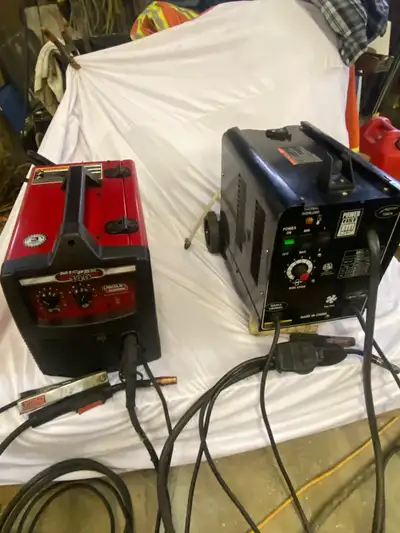 Lincoln 140 110volt .$650 Power fist 156 220volt .$550