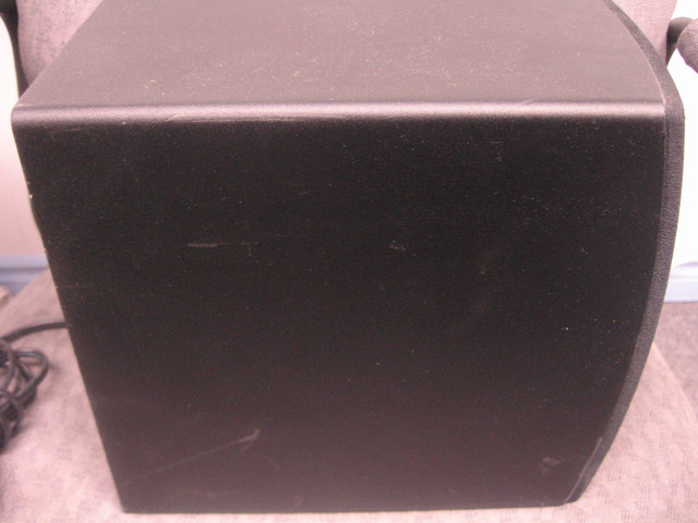 used Yamaha NS-SW280 sub in Speakers in Kitchener / Waterloo - Image 3