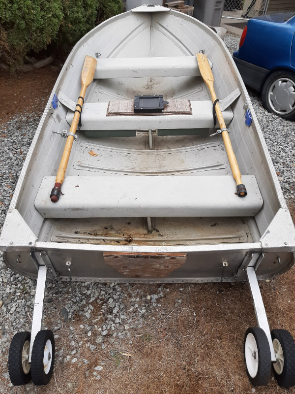 Aluminum boat, motor, and boat rack in Powerboats & Motorboats in Kamloops - Image 2