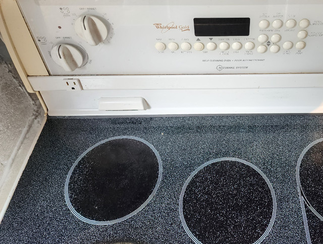 white stove glass cooktop whirlpool gold oven in Stoves, Ovens & Ranges in Oakville / Halton Region - Image 4