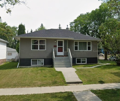 Pet friendly, 3 bed main floor suite in the mature neighbourhood of Westmount +++This is a main floo...