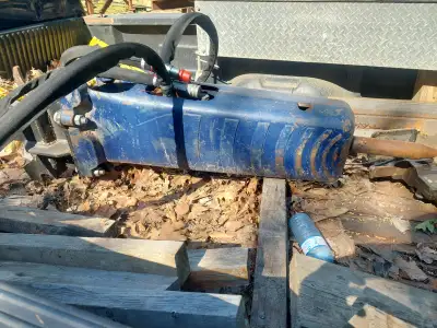 Kubota 4 ton hammer With Kubota ears and JD 35 New lines works well 4000 obo