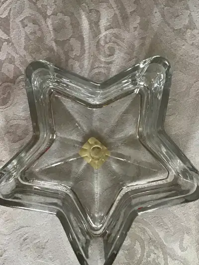 ✅ Yes, it is available ✅ Avenue and Wilson Crate & Barrel Glass Star Dish Brand New Never Used 1 3/4...