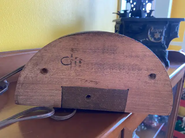 Vintage Hand-Carved Wood Lamp by Quebec Artisan Gerard Fortin in Arts & Collectibles in Oshawa / Durham Region - Image 9