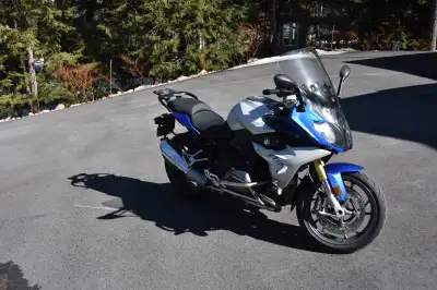 2016 BMW R1200RS Lupin Blue / Light Grey Metallic Sport touring bike with electronically regulated s...