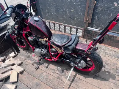 Come get this thing out of my storage unit. Up for sale is a 1984 Honda shadow custom bobber 500cc....