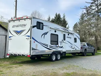 Very good condition 33 feet long Generator Power bed lift space saver New tires New roof Downsized o...