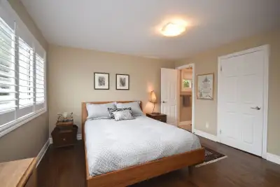 AVAILABLE: July 1, 2026 RENT: $900 per month This X-large bedroom includes a private 2-pc ensuite an...
