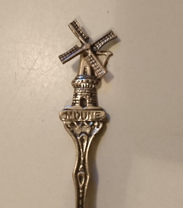 Vintage Silverplate Moune Souvenir Spoon with Moving Windmill in Arts & Collectibles in Oshawa / Durham Region - Image 2