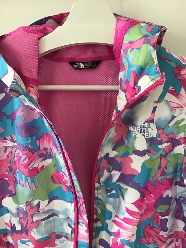 Northface Zipline Rain Jacket (Junior Girls size 18) in Kids & Youth in Ottawa - Image 7