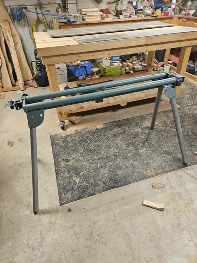 King Canada folding miter saw stand. in great working condition except one knob has been busted. Eas...