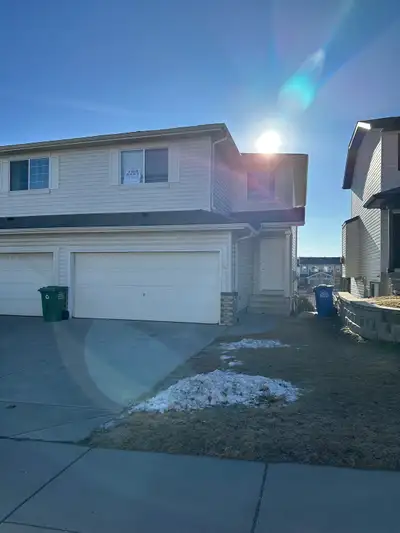 Welcome to this inviting 3-bedroom, 2.5-bathroom 1/2 duplex nestled in a quiet neighbourhood of Coch...