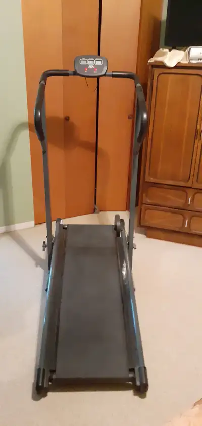 Manual exercise treadmill. No texts or emails, phone calls only. Measures 4.5' h x 4' l x 2' w Tom @...