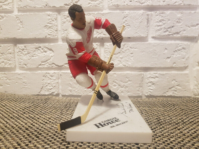 Gordie Howe Autographed Mcfarlane Figure in Arts & Collectibles in Kingston - Image 2