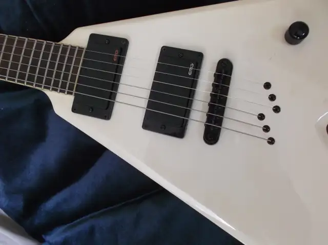 Peavey flying V guitare in Guitars in Sherbrooke - Image 6