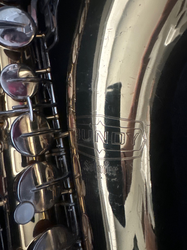 Selmer Bundy Tenor Saxaphone  in Brass in Medicine Hat - Image 2